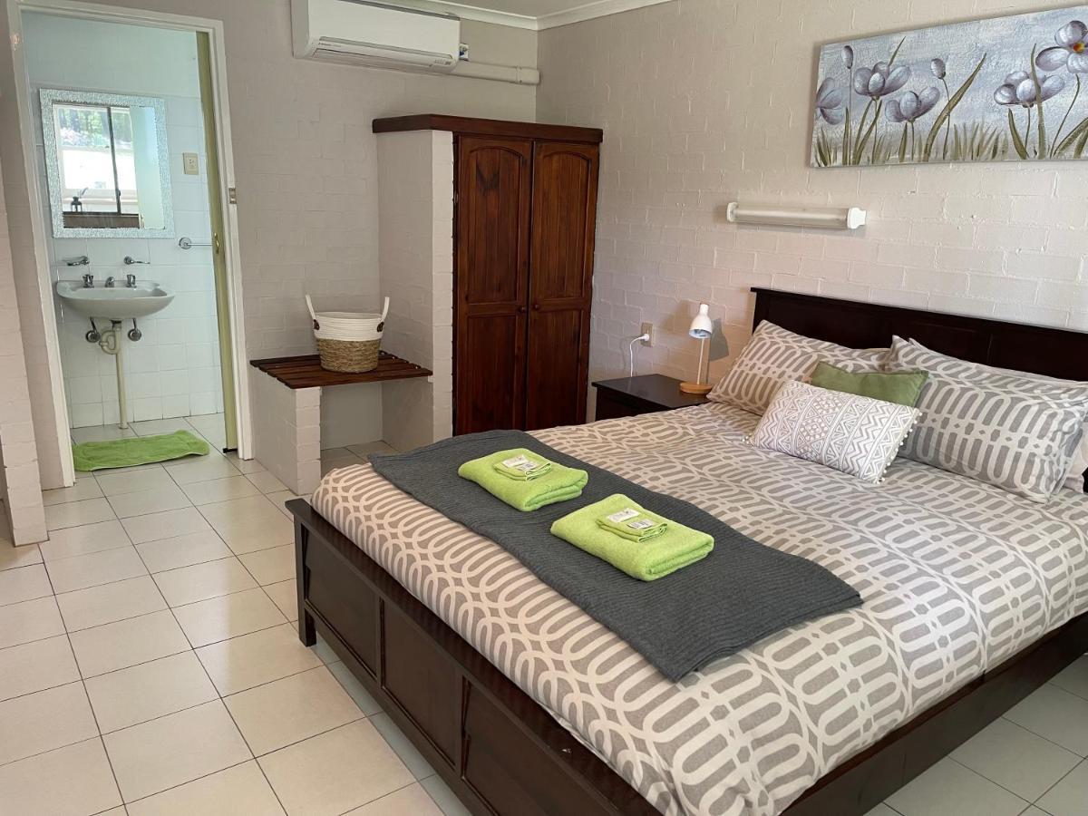 Sinclairs Country Retreat Motel Conjola Bagian luar foto