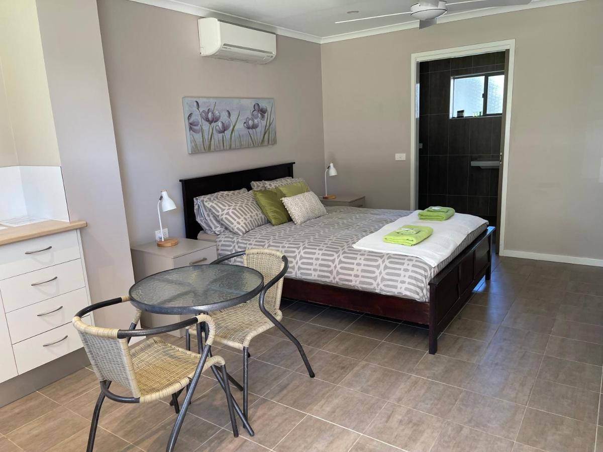 Sinclairs Country Retreat Motel Conjola Bagian luar foto