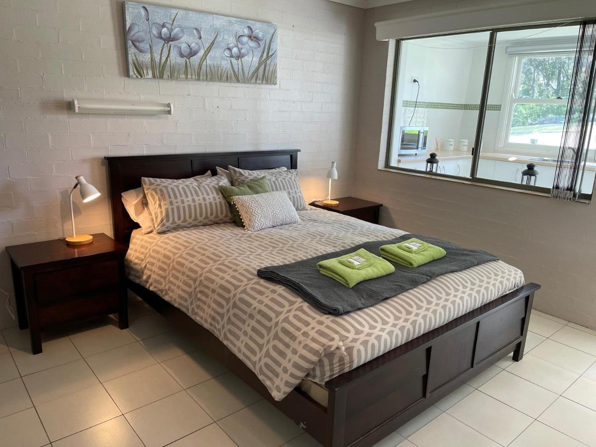 Sinclairs Country Retreat Motel Conjola Bagian luar foto