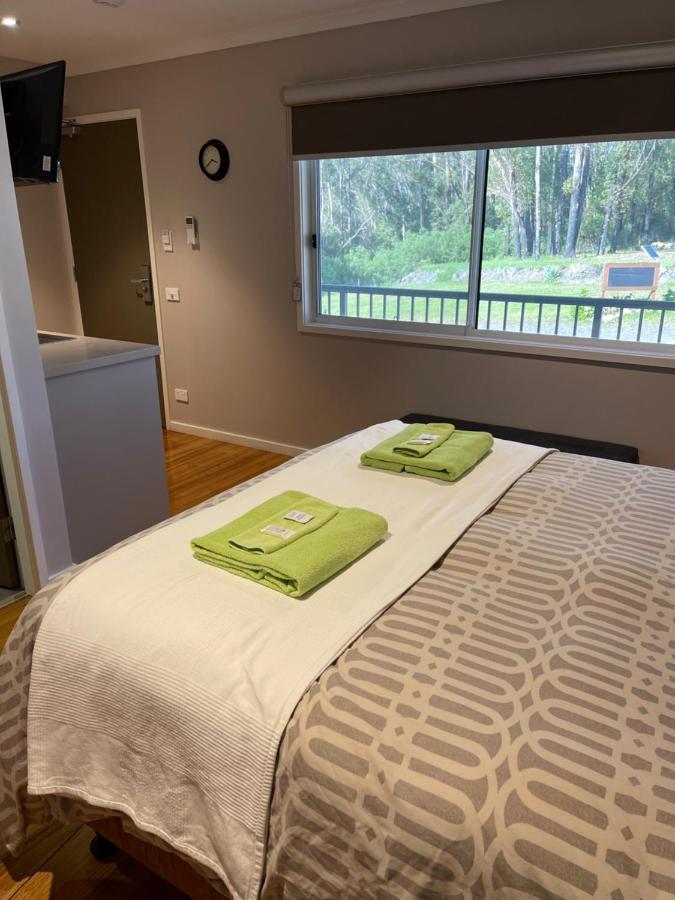 Sinclairs Country Retreat Motel Conjola Bagian luar foto
