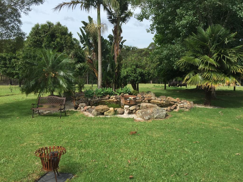 Sinclairs Country Retreat Motel Conjola Bagian luar foto
