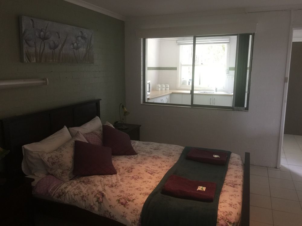 Sinclairs Country Retreat Motel Conjola Bagian luar foto