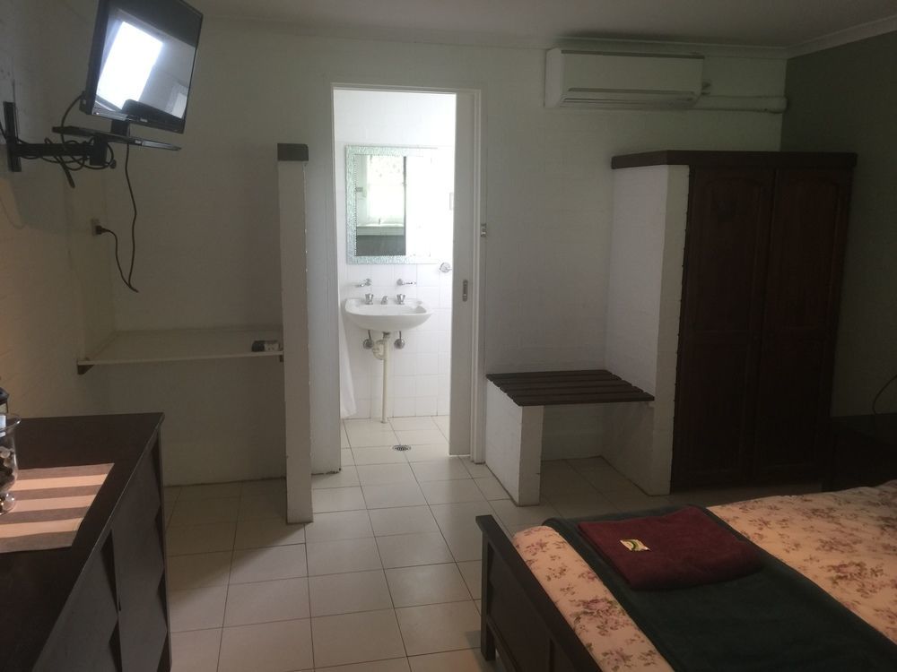 Sinclairs Country Retreat Motel Conjola Bagian luar foto