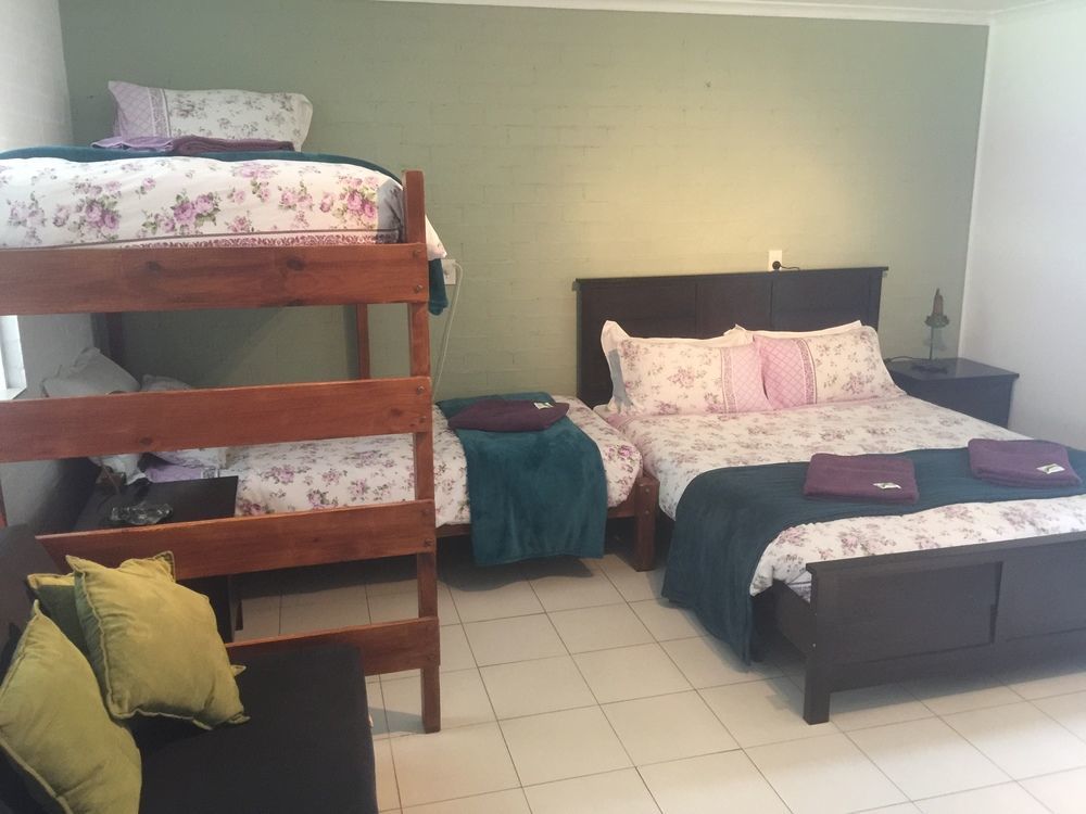 Sinclairs Country Retreat Motel Conjola Bagian luar foto