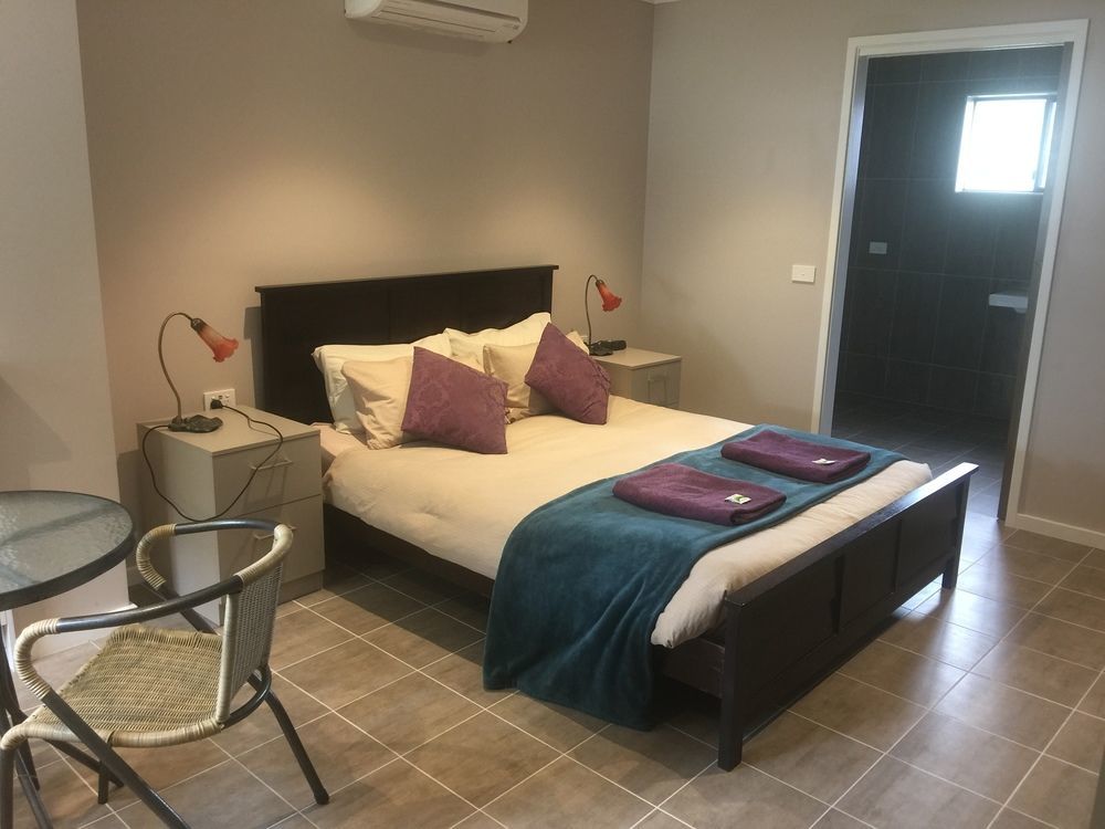 Sinclairs Country Retreat Motel Conjola Bagian luar foto