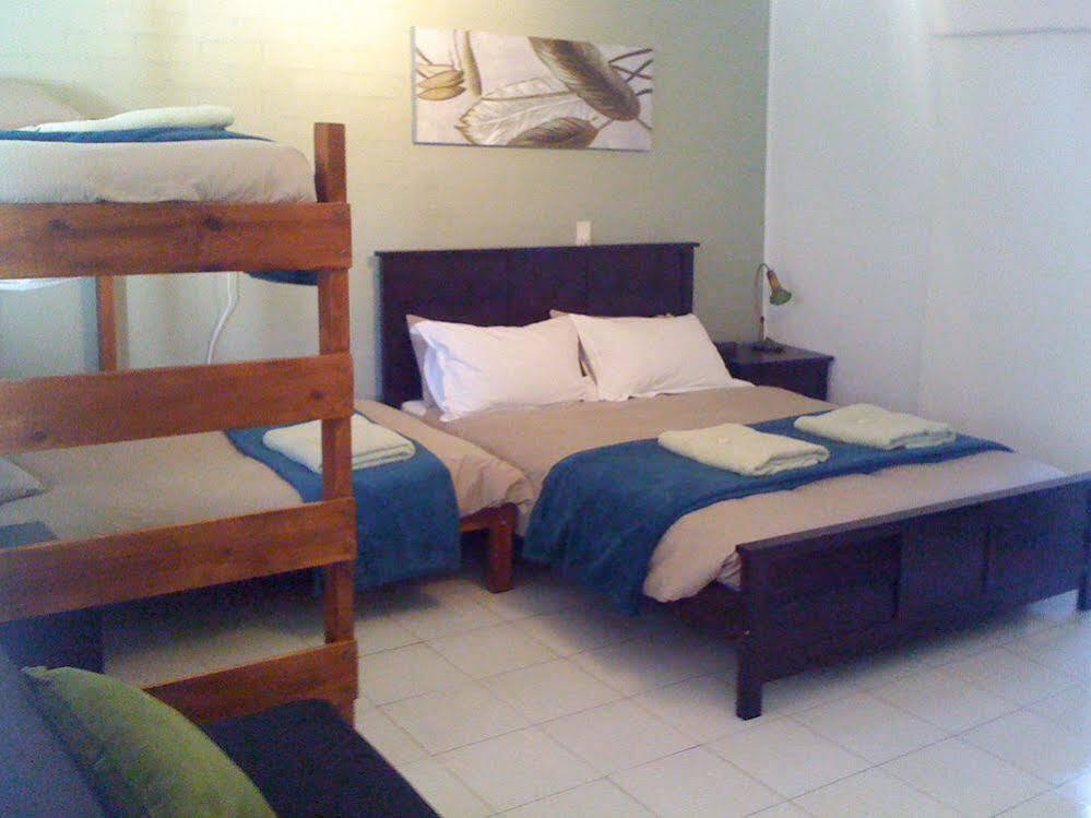 Sinclairs Country Retreat Motel Conjola Bagian luar foto