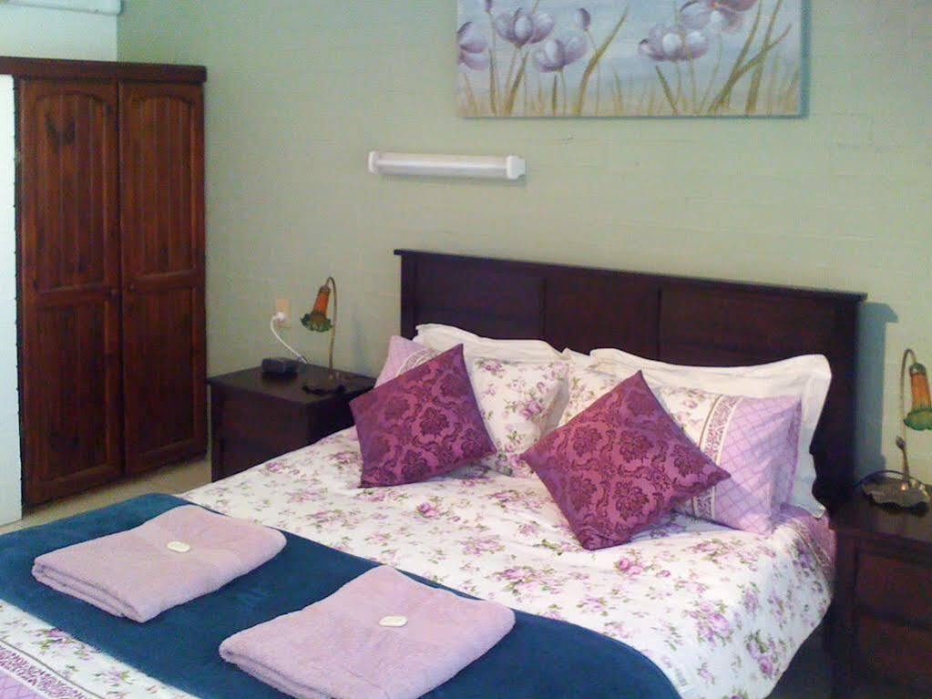 Sinclairs Country Retreat Motel Conjola Bagian luar foto